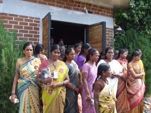 Welcomed by the women of Grameena Mahila Okkuta